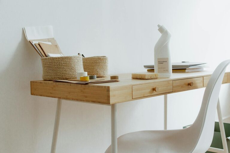 Consejos prácticos para organizar tu espacio de trabajo en casa y aumentar la productividad
