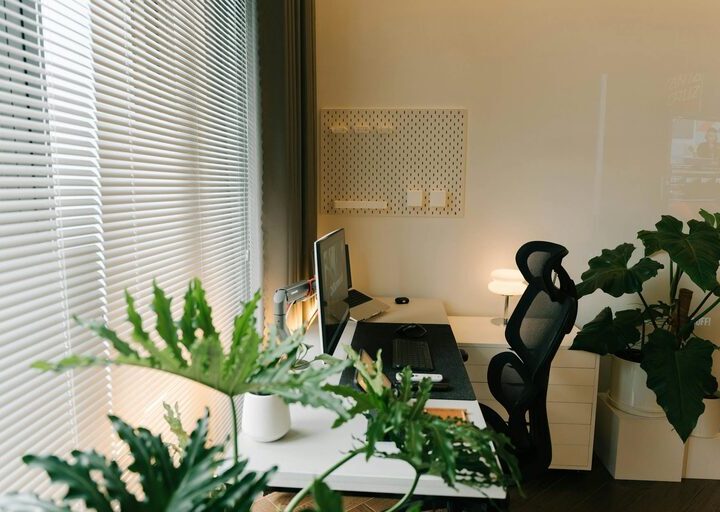 Consejos prácticos para un espacio de trabajo en casa eficiente y cómodo